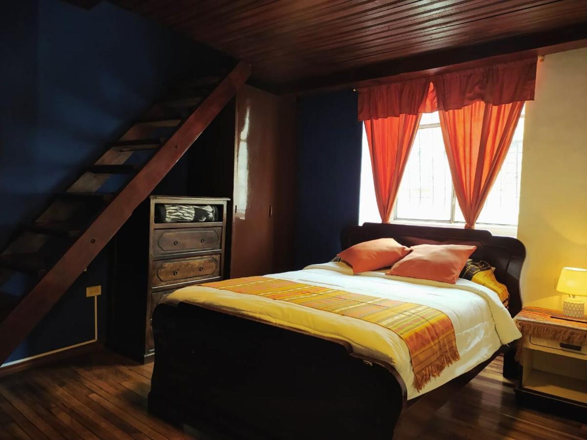 Hostal La Casa Tolena Quito - Ecuador Hotel Buitenkant foto